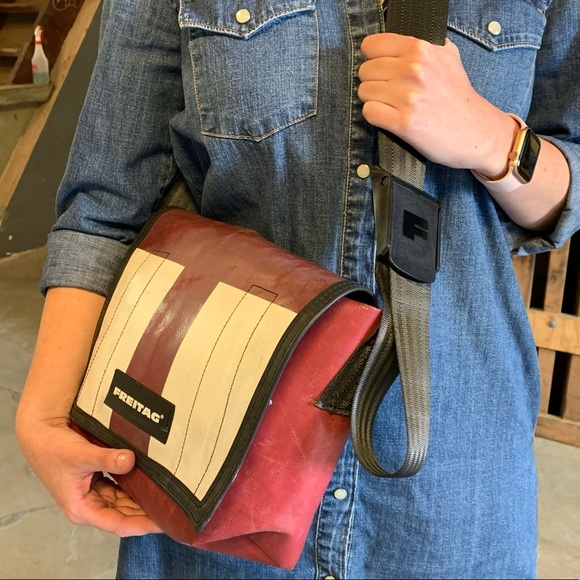 FREITAG Lassie Messenger Bag Unisex Red & White OOAK - Picture 7 of 16